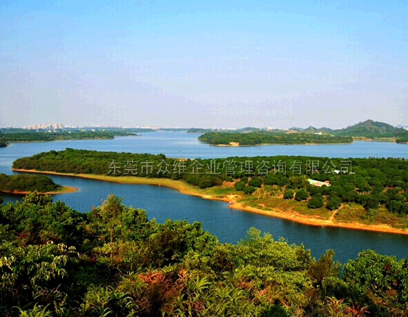 東莞松山湖野戰(zhàn)松湖花?；?  height=